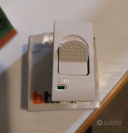 Magnetotermici e placche bianche bticino