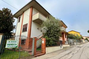 PORZIONE DI BIFAMILIARE A MONSUMMANO TERME