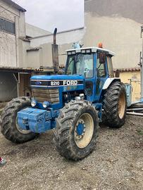 Trattore ford 8210 con decespugliatore