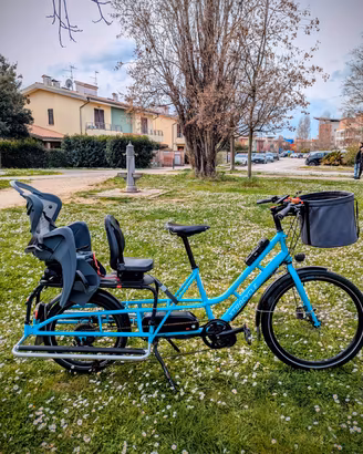 Cargo bici elettrica con seggiolino reclinabile 