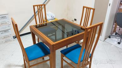 Tavolo allungabile in legno con vetro + 4 sedie