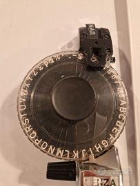 Etichettatrice a rilievo vintage