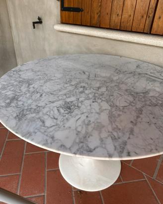 Tavolo Saarinen Tulip Ø105 cm con piano in marmo
