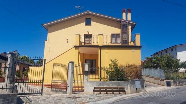 Appartamento in Villa in c.da Colle dell'Orso