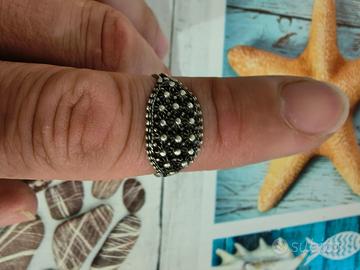 Anello in argento 800.