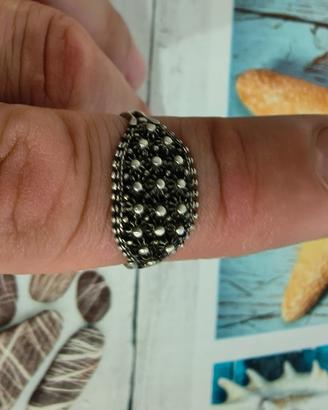 Anello in argento 800.