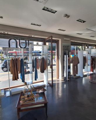 Negozio abbigliamento donna attivita' 4 vetrine