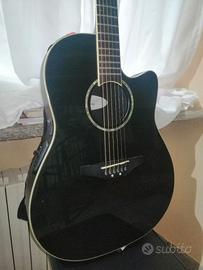 Chitarra Ovation elettroacustica