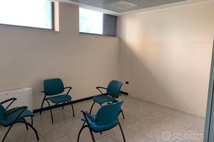 Ampio locale commerciale Adrano Centro