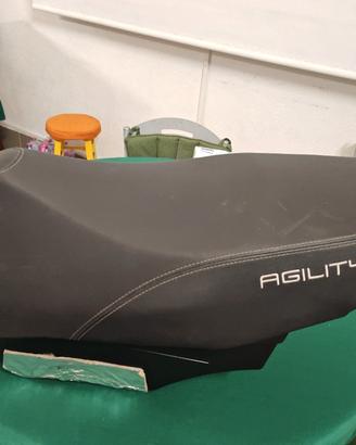 Sella Kymco Agility 125 16R con logo