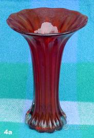 Vaso di vetro rosso