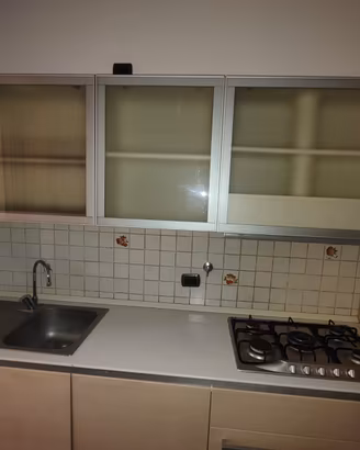 Cucina Gatto usata con elettrodomestici