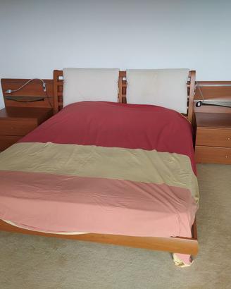 letto matrimoniale ed accessori