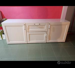 mobile da sala con il piano superiore in vetro 