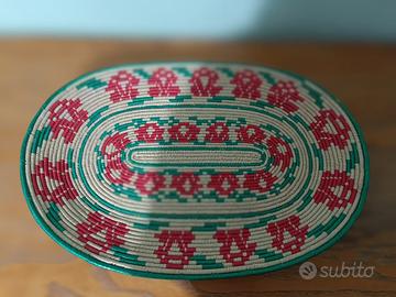 Cestino sardo in rafia realizzato a mano