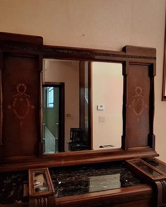 Credenza antica in legno intarsiata con marmo