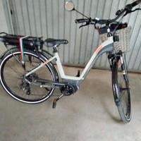 Bici elettrica semi nuova