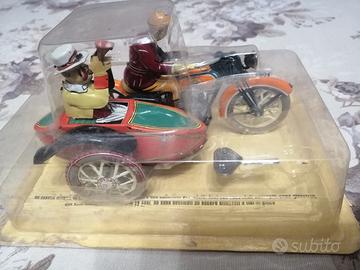 modellino sidecar in latta