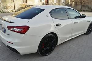 Maserati Ghibli V6 430 CV Q4 Gransport
