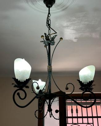 Lampadario in ferro battuto