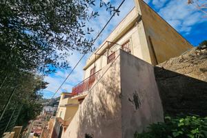 Pressi V. Regina Margherita, trivani con terrazzo