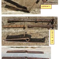 Antiche cerniere in ferro per portoni cassaforte