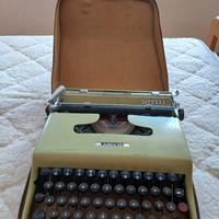Macchina da scrivere Olivetti lettera 22