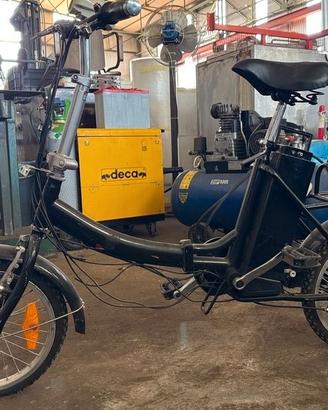Bicicletta elettrica pieghevole