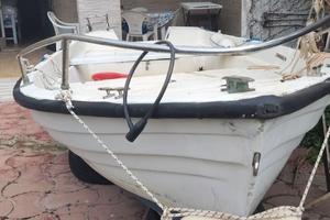 barca 5 metri autosvuotante