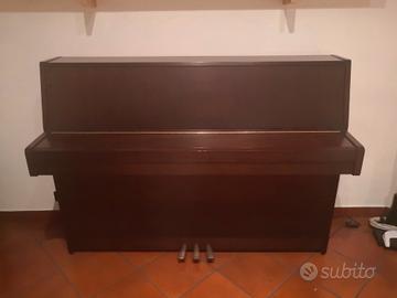 pianoforte Yamaha verticale marrone scuro satinato