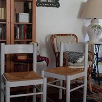 2 Sedie in legno massello bianche impagliate.