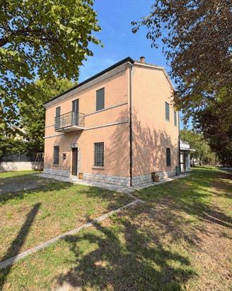 Casa indipendente di 215 m² con più di 5 locali e 
