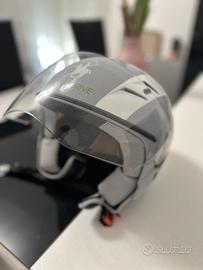 Casco grigio Rodeo drive Beverly Hills