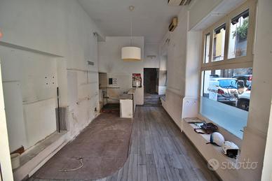 Bottega 3 luci doppi servizi zona Tribunale