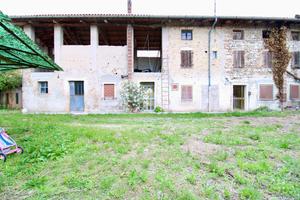 CASA SEMINDIPENDENTE A CASTIONS DI STRADA