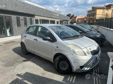Toyota yaris 1.0 benzina