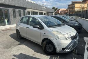 Toyota yaris 1.0 benzina