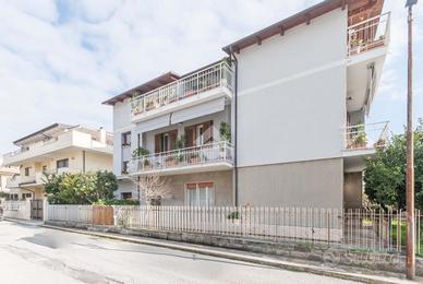 5 LOCALI A ROSETO DEGLI ABRUZZI