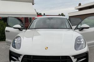 Porsche macan 2021