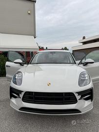 Porsche macan 2021