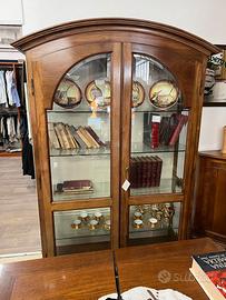 VETRINA IN LEGNO E VETRO CON ILLUMINAZIONE