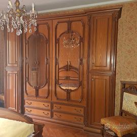 Camera da letto classica in legno 