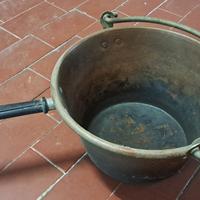 Vecchio paiolo in rame
