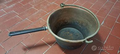 Vecchio paiolo in rame