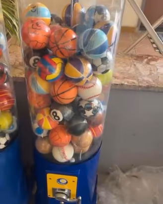 distributore  automatici palline e giochi  