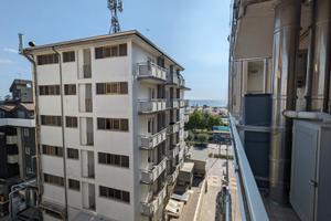 In centro, con terrazzino e vista mare