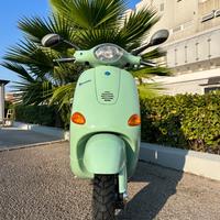 Piaggio Vespa 50 ET2 - 2011