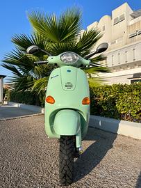 Piaggio Vespa 50 ET2 - 2011