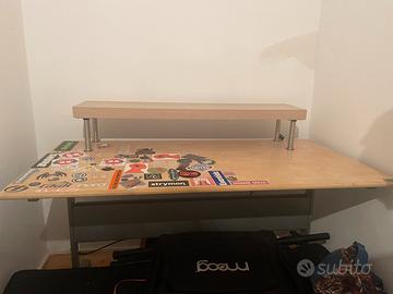 Scrivania Ikea (con ripiano)
