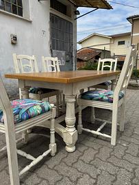 Tavolo provenzale con sedie